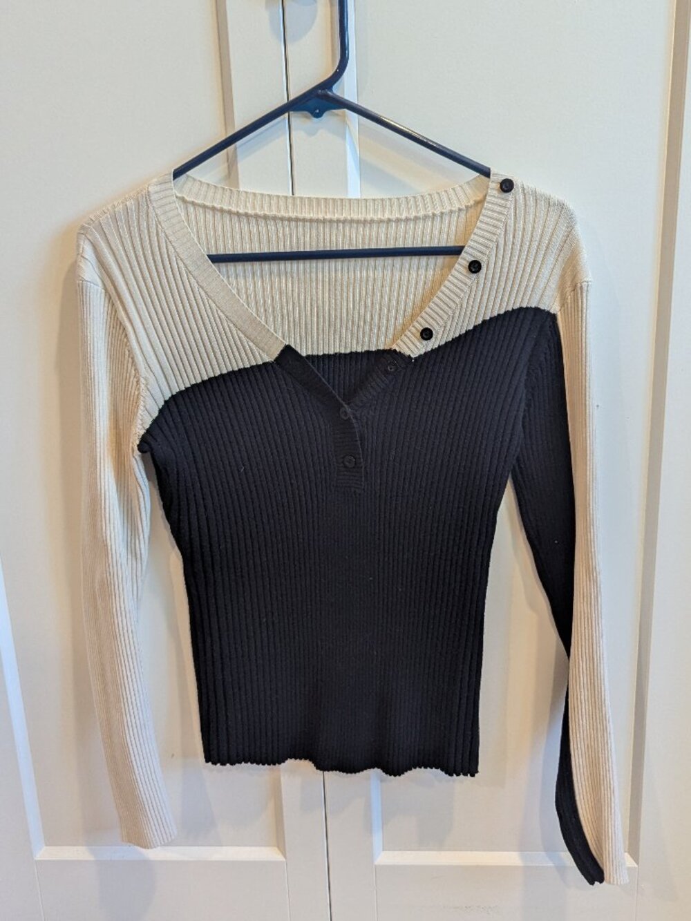 Commense Two Tone Long Sleeve Knit Top Black and White Size M